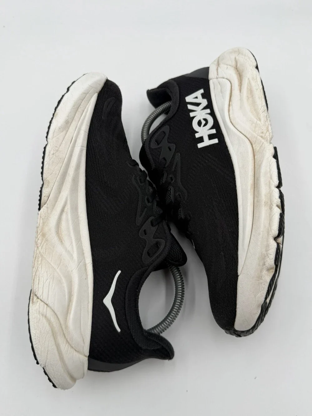 Hoka One One Arahi 8 Shoes Womens Size 9.5D Black White Running Athletic Sneaker